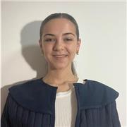 Me defino como una estudiante de higiene bucodental y futura enfermera, con una gran vocación.
